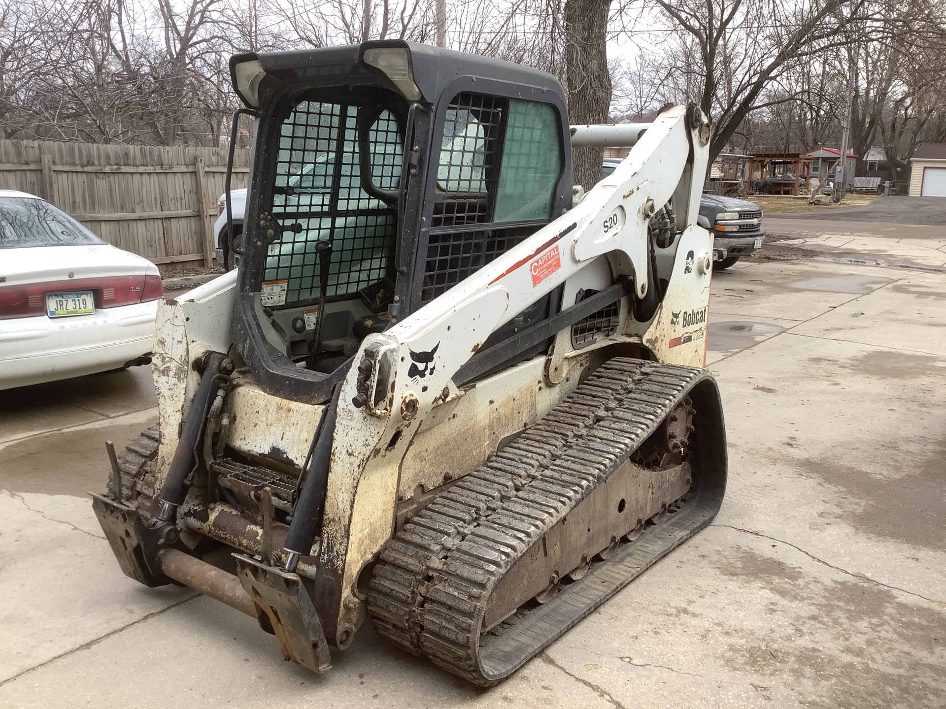 2012 Bobcat T770 Two-Speed Cab, 19" track, manual q/a, 80" g/p bucket with teeth, aux hyd,