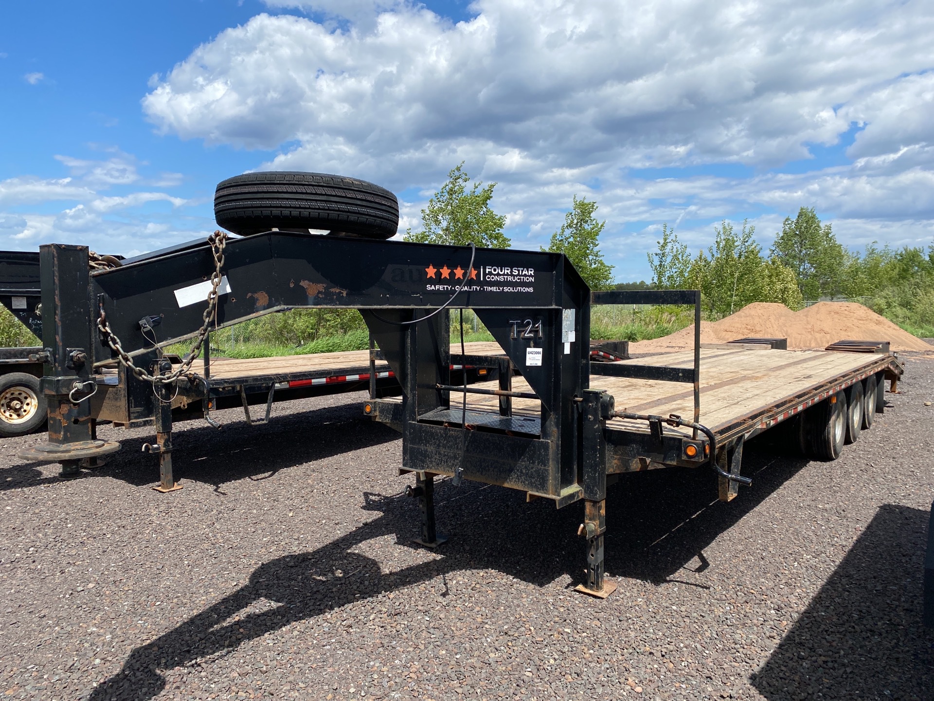 2014 Kaufman 24 ft Tri/A Gooseneck Equipment Trailer