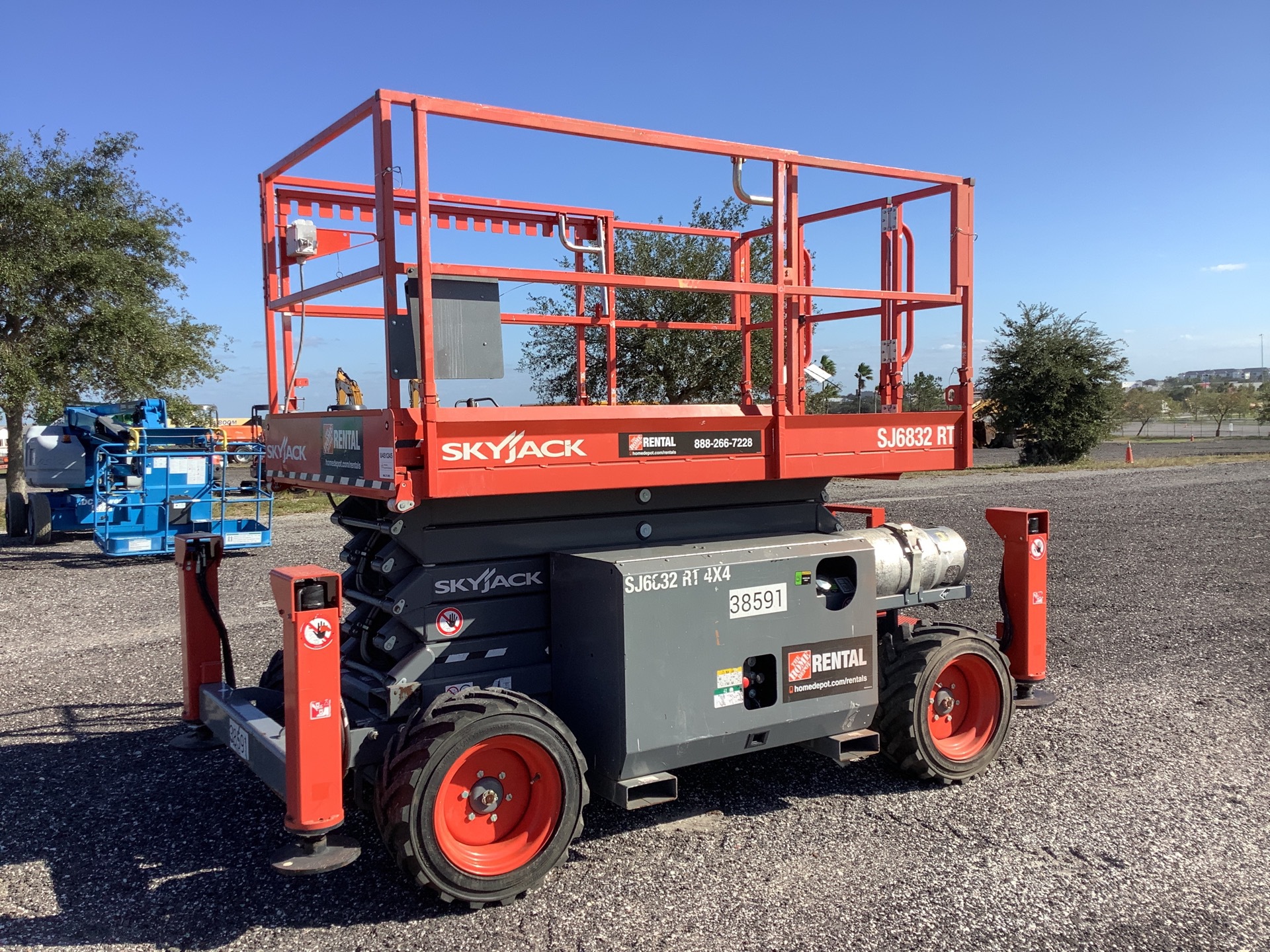 2018 Skyjack SJ6832 RT Dual Fuel 4x4 Scissor Lift