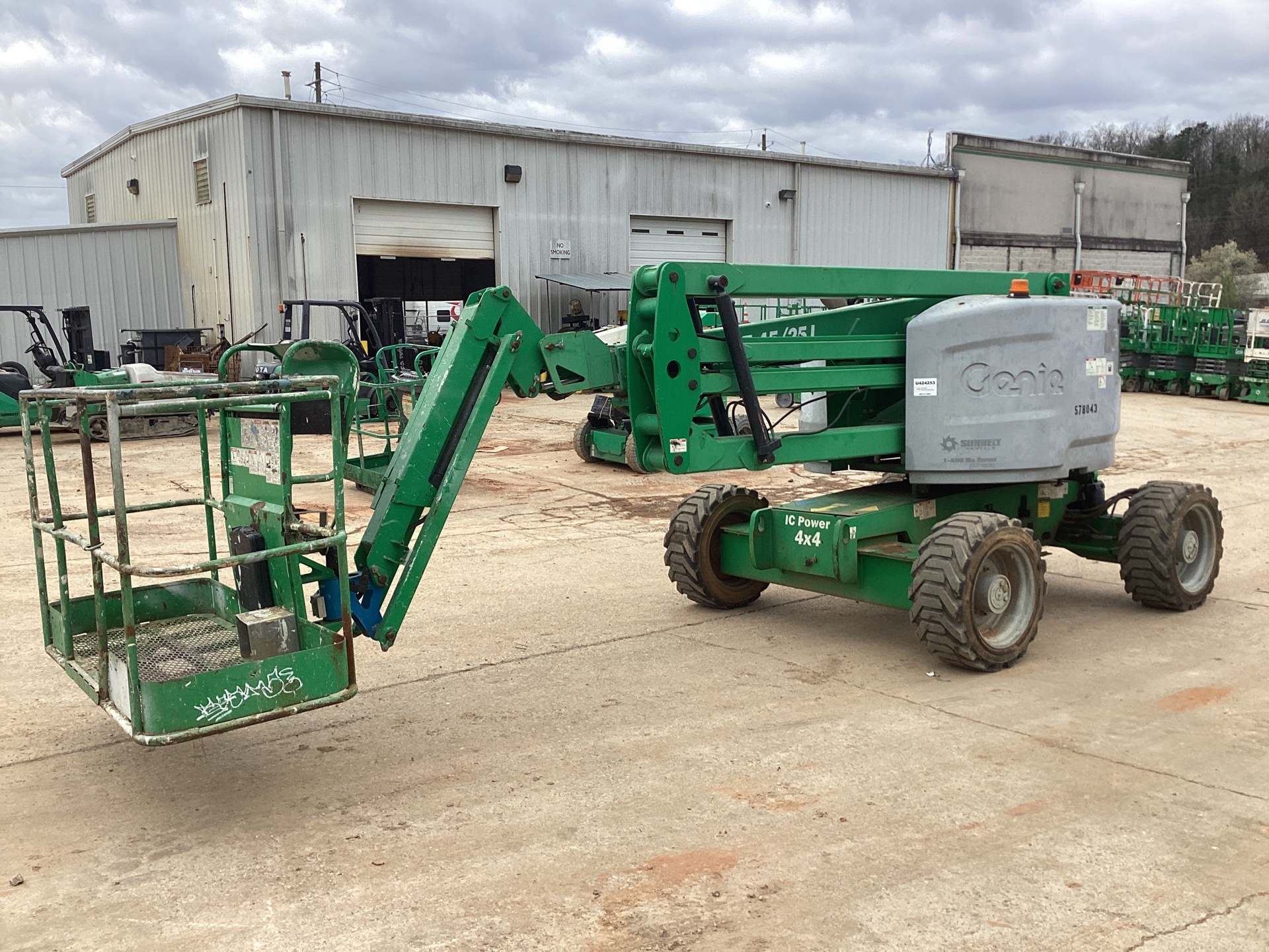 2014 Genie Z-45/25J 4WD Dual Fuel Articulating Boom Lift