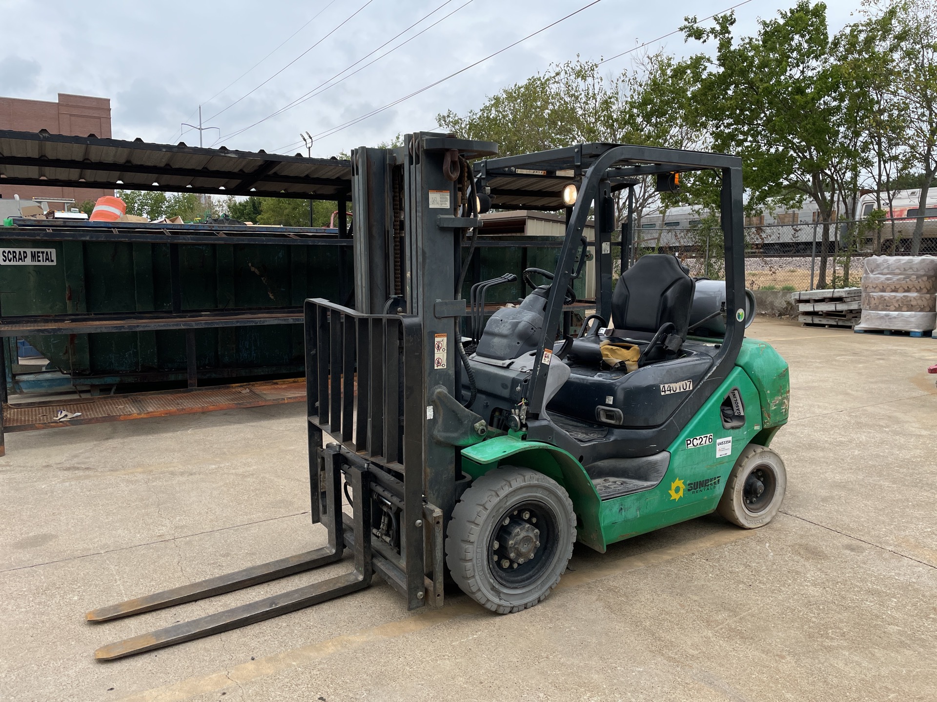 2012 Komatsu FG25T-16 4650 lb Pneumatic Tire Forklift