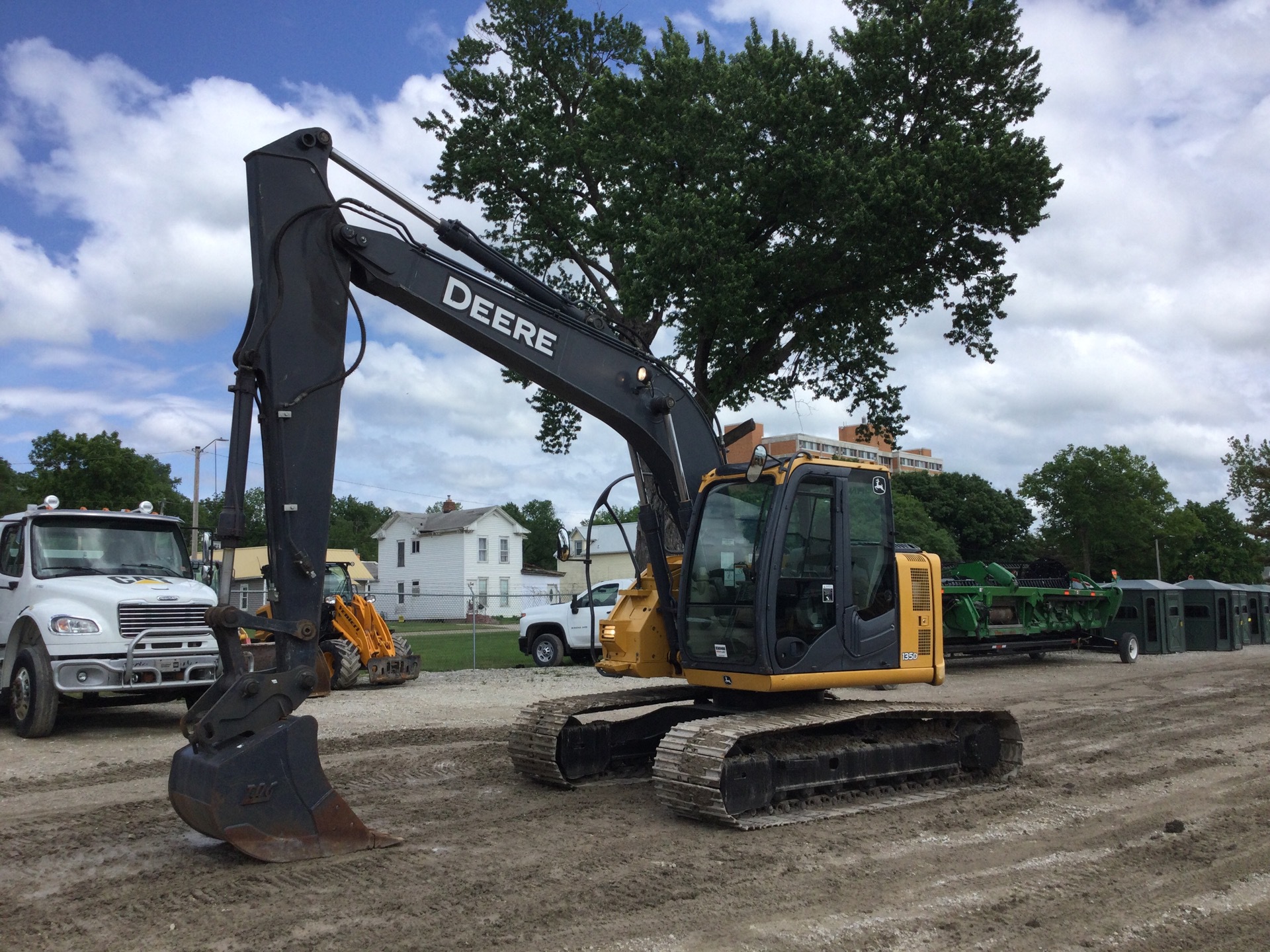 2011 John Deere  FF135DX Tracked Excavator