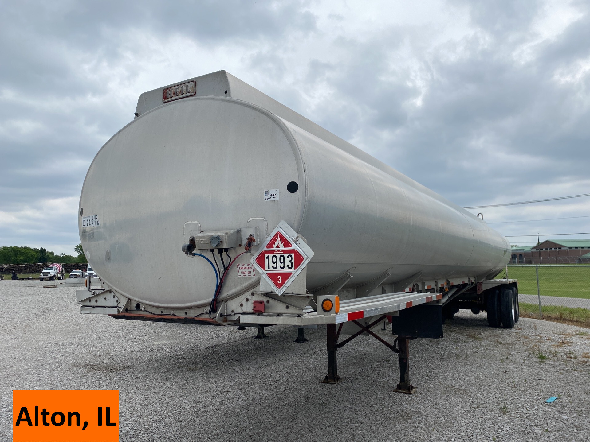 1996 Heil 9200 gal T/A Tanker Trailer