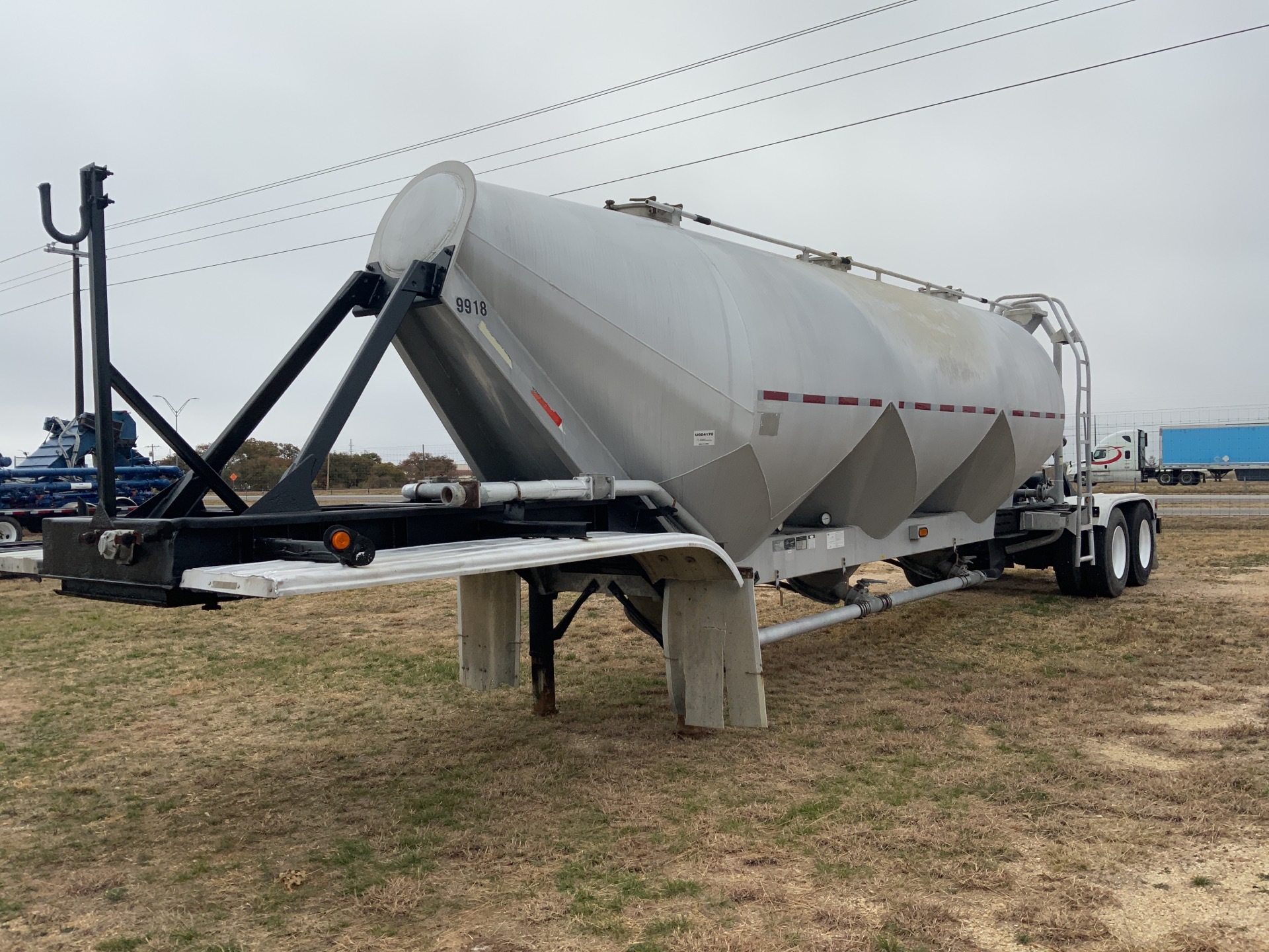 1999 LBT T/A Pneumatic Bulk Trailer