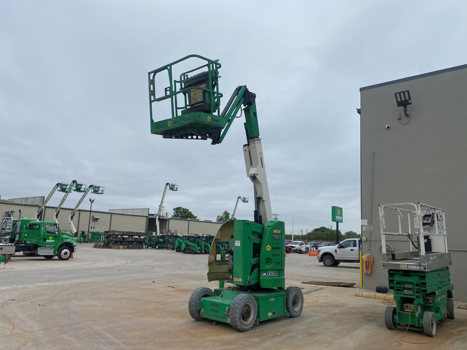 2013 JLG E300AJ Electric Articulating Boom Lift