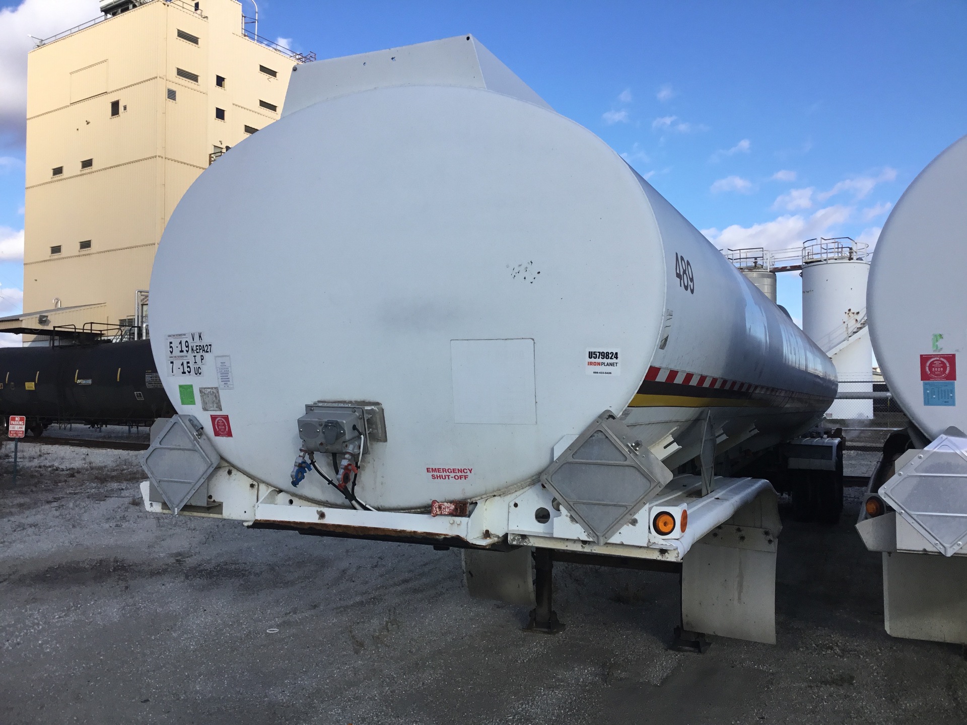 1996 Custom DOT406AL 9500 gal T/A Tanker Trailer