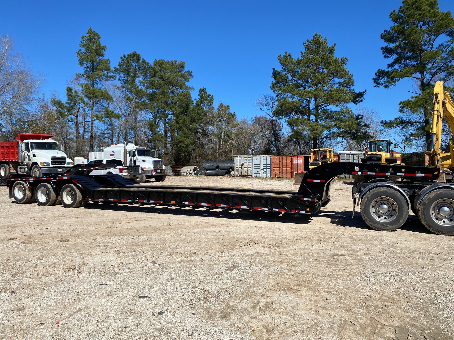 2005 Trail King TK110HDG-513 24 ft Tri/A Removable Gooseneck 55 Ton Lowboy Trailer