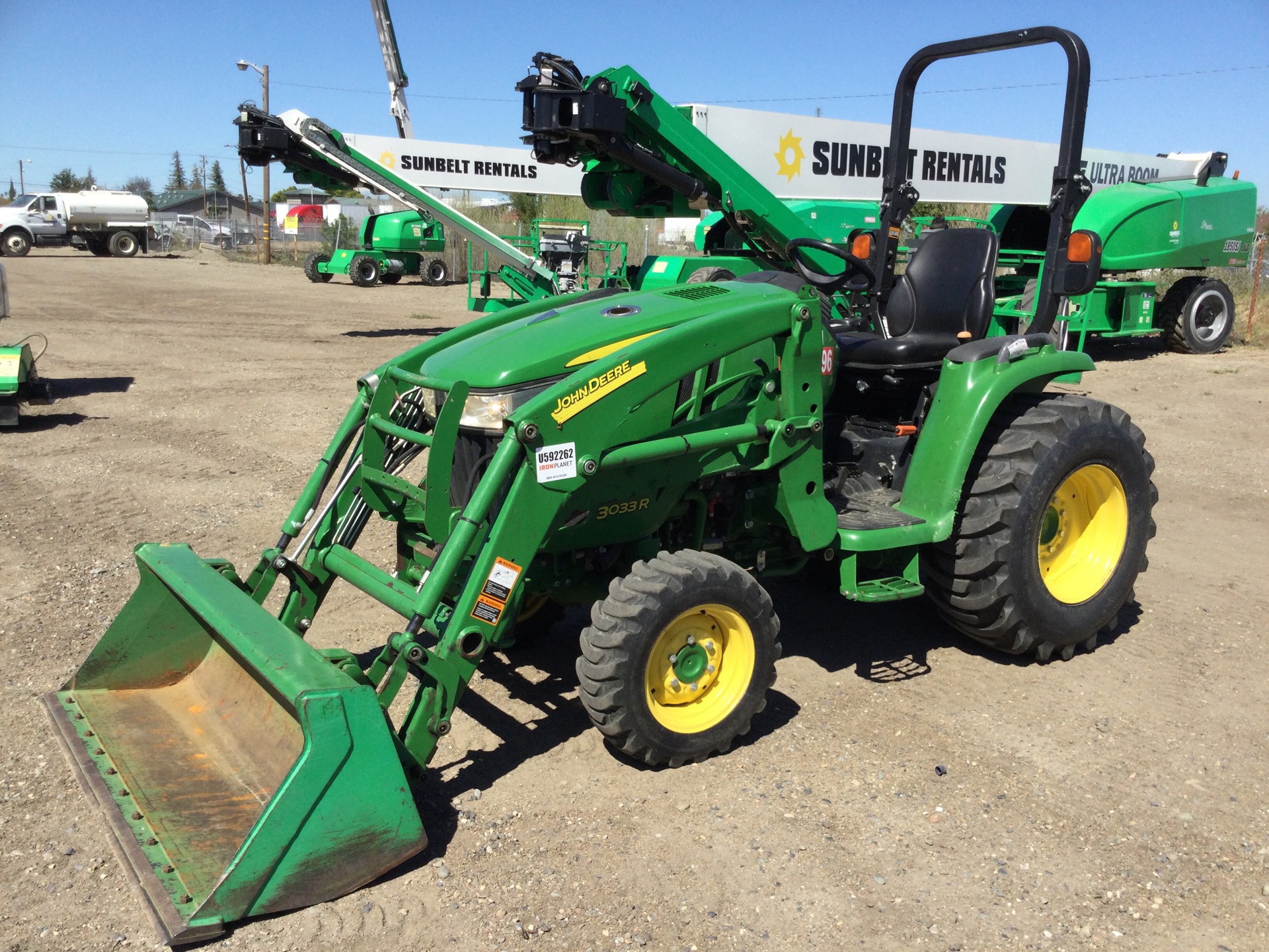 2017 John Deere 3033R 4WD Tractor