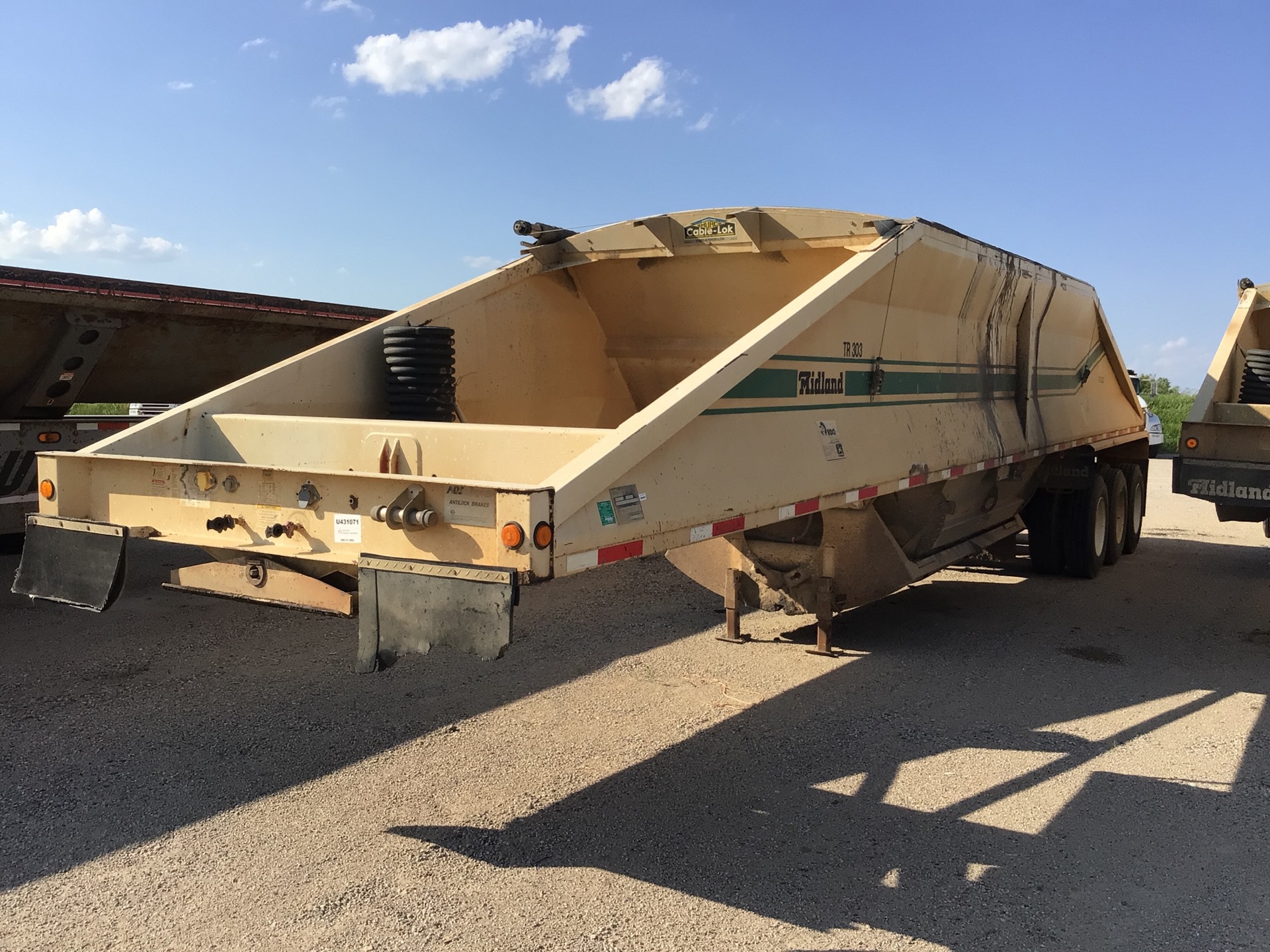 1999 Midland MG42CLAM 17 ft 6 in Tri/A Belly Dump Trailer