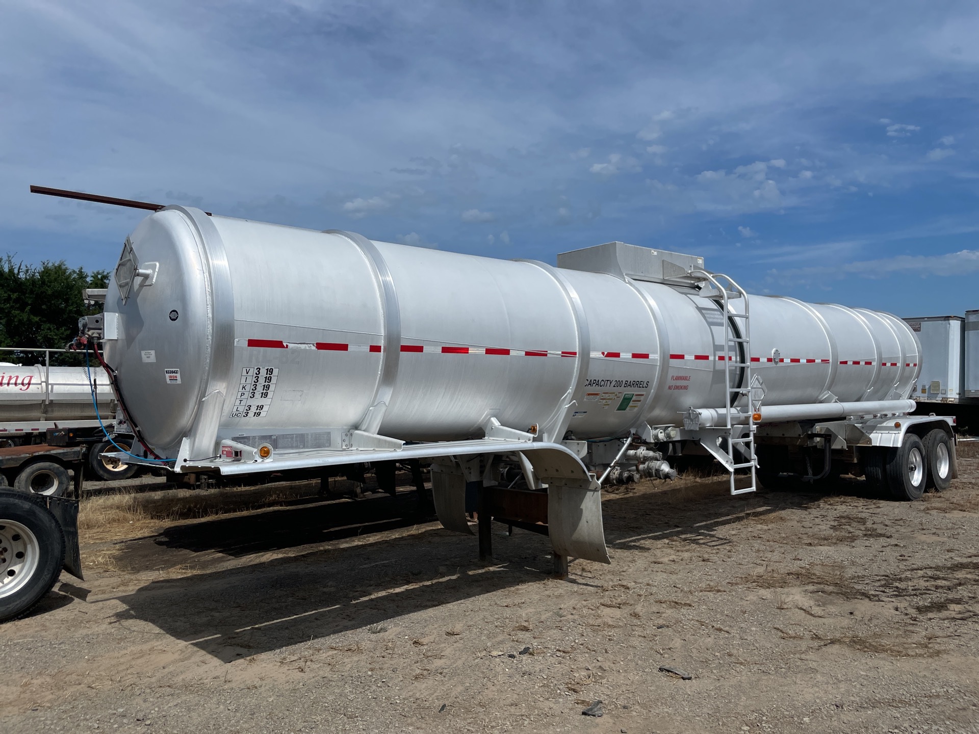 2011 Heil 8400 gal T/A Tanker Trailer