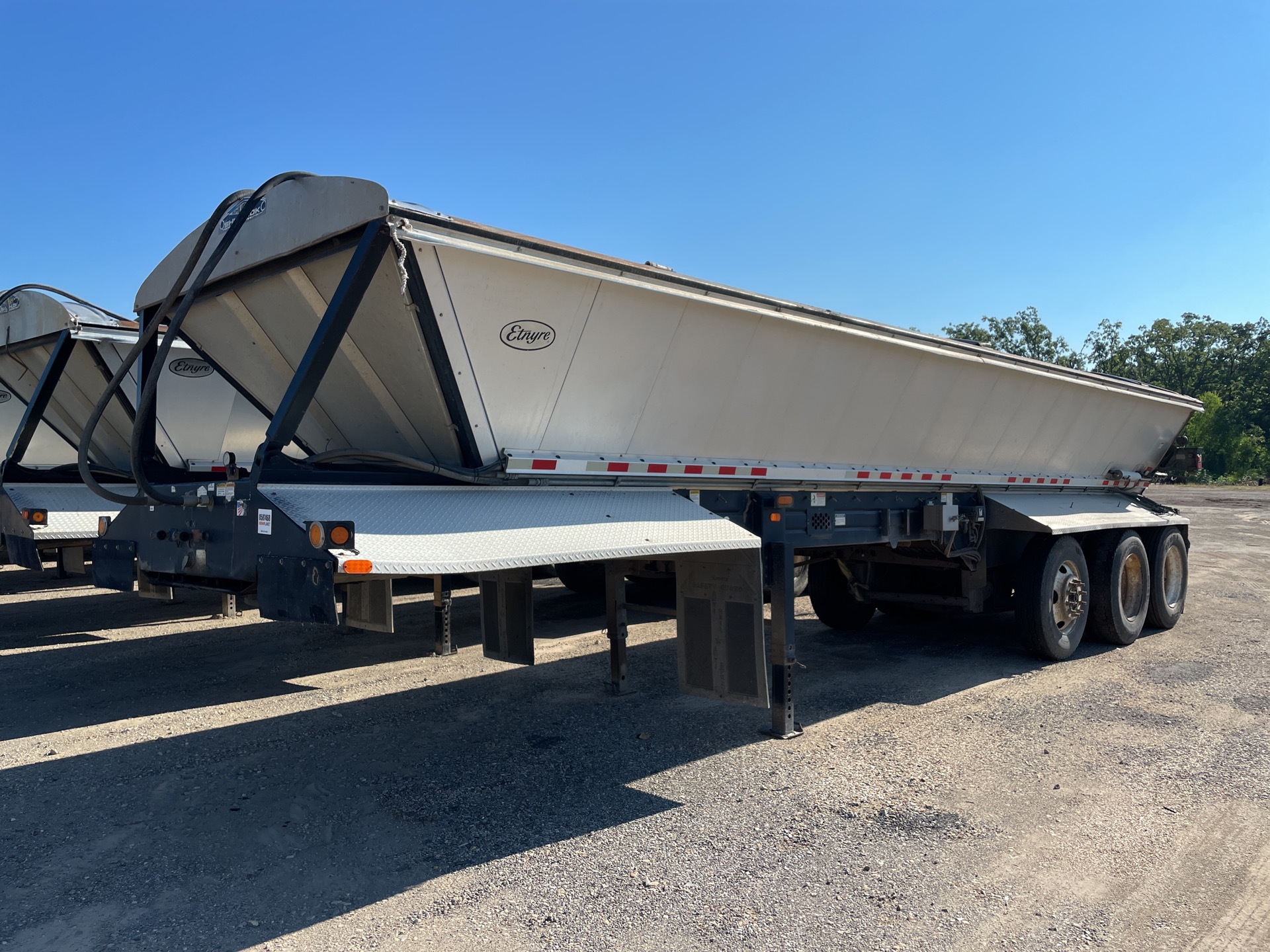 2016 Entyre T/A Live Bottom Trailer