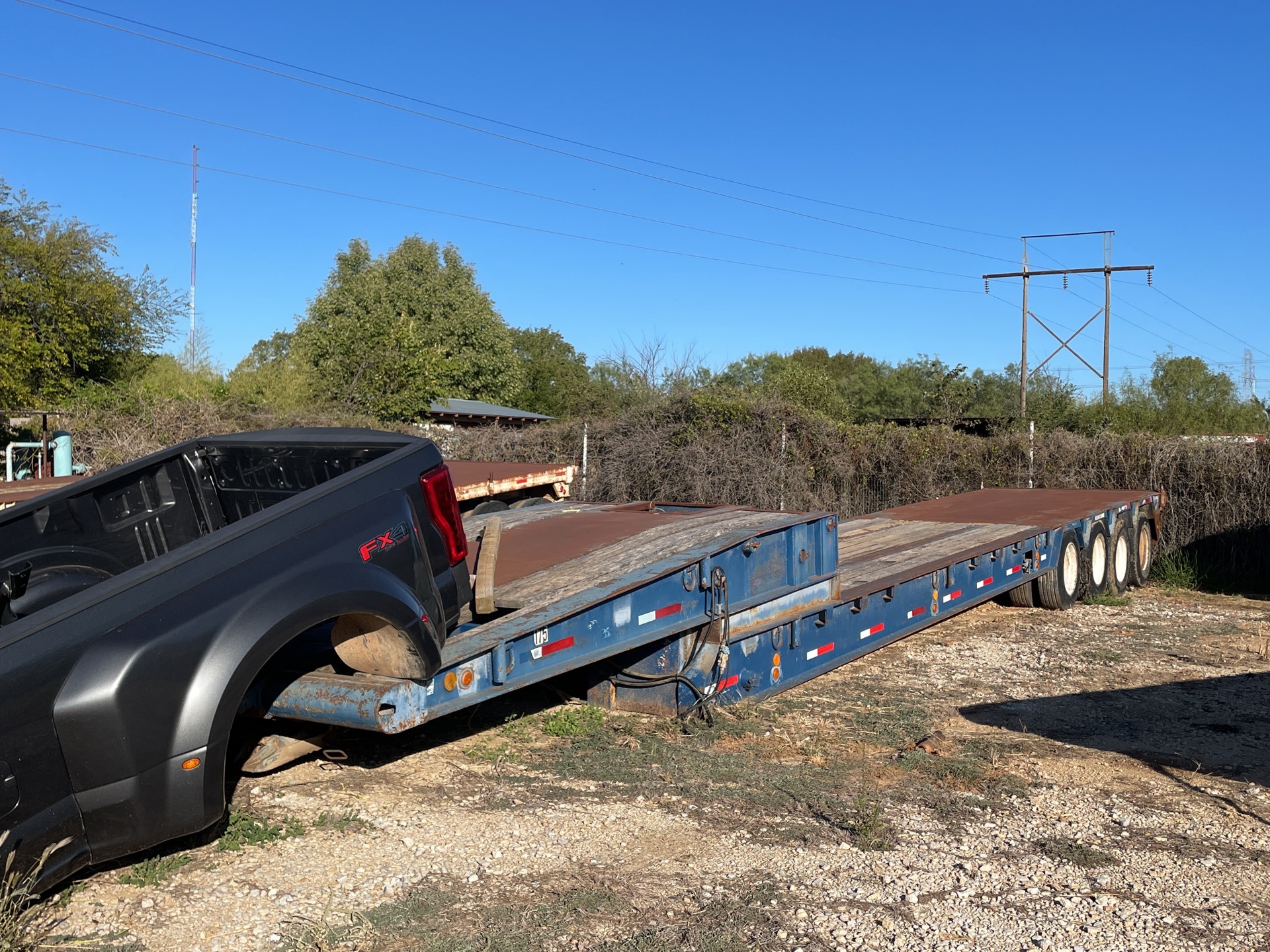 1982 Atoka 40FGO 36 ft Quad/A Folding Neck Folding Neck Trailer