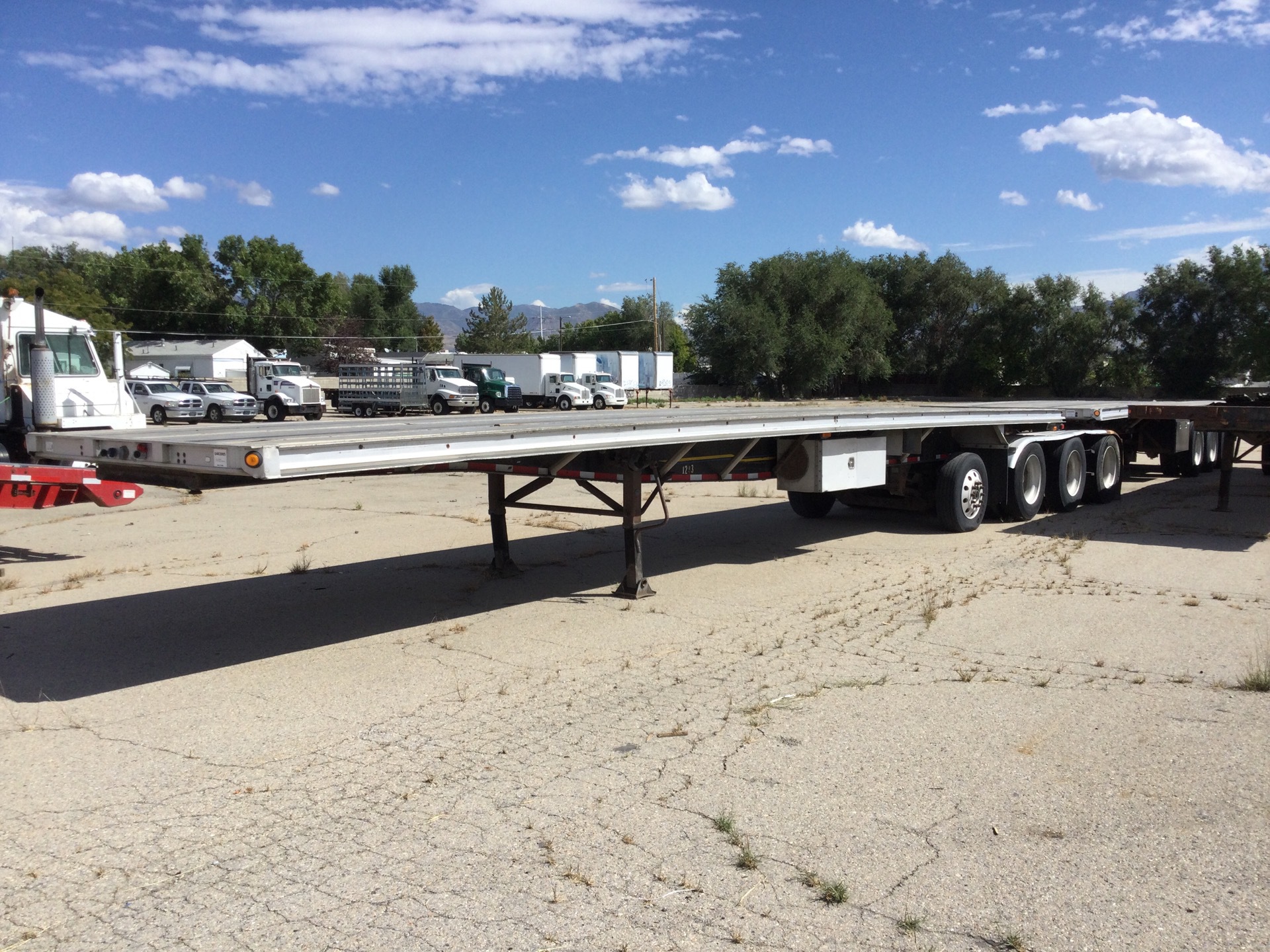 2001 Western Trailer  39 ft x 102 in A-Train Lead Flatbed Trailer