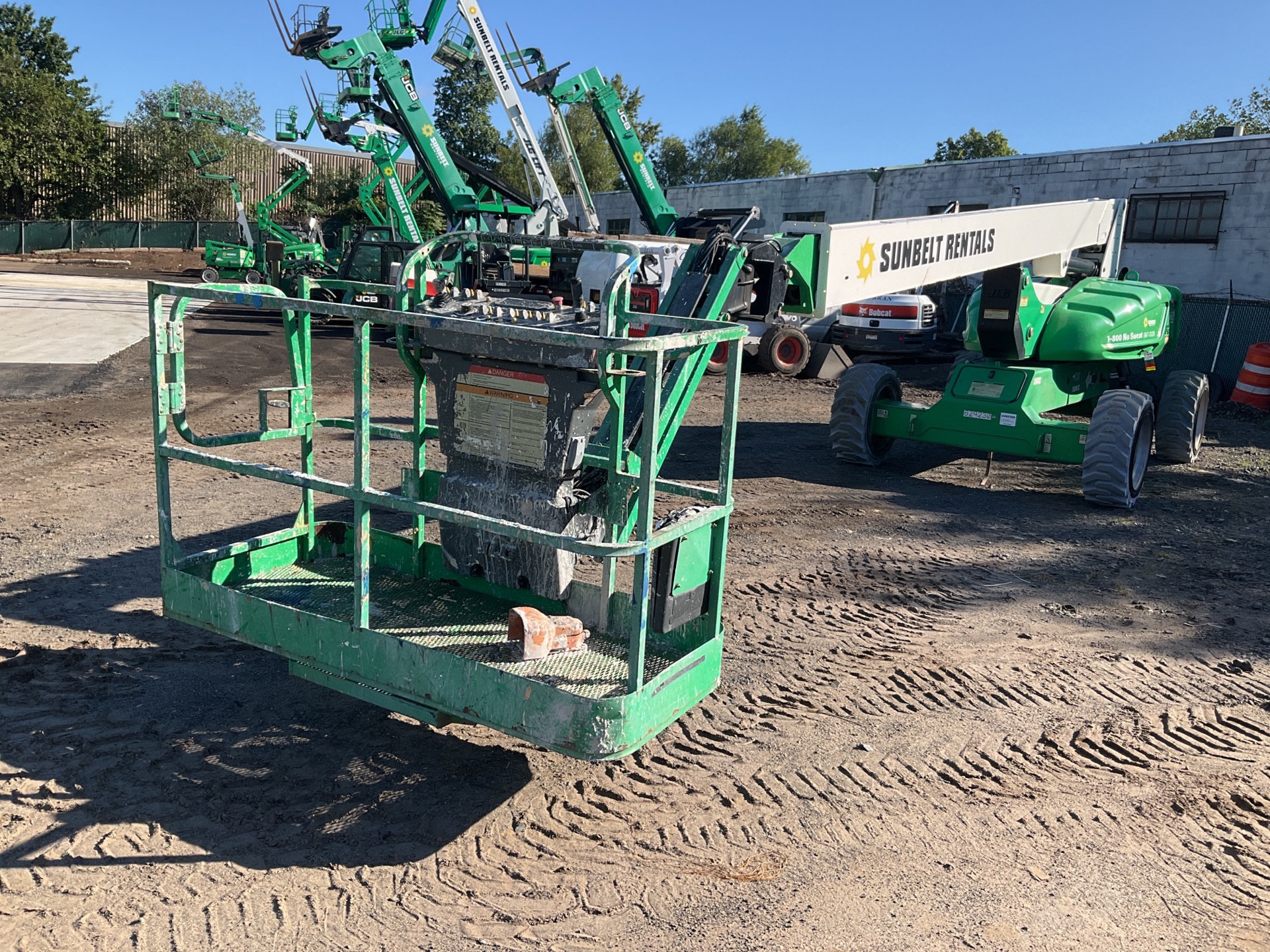 2014 JLG M600JP 4WD Diesel Articulating Boom Lift