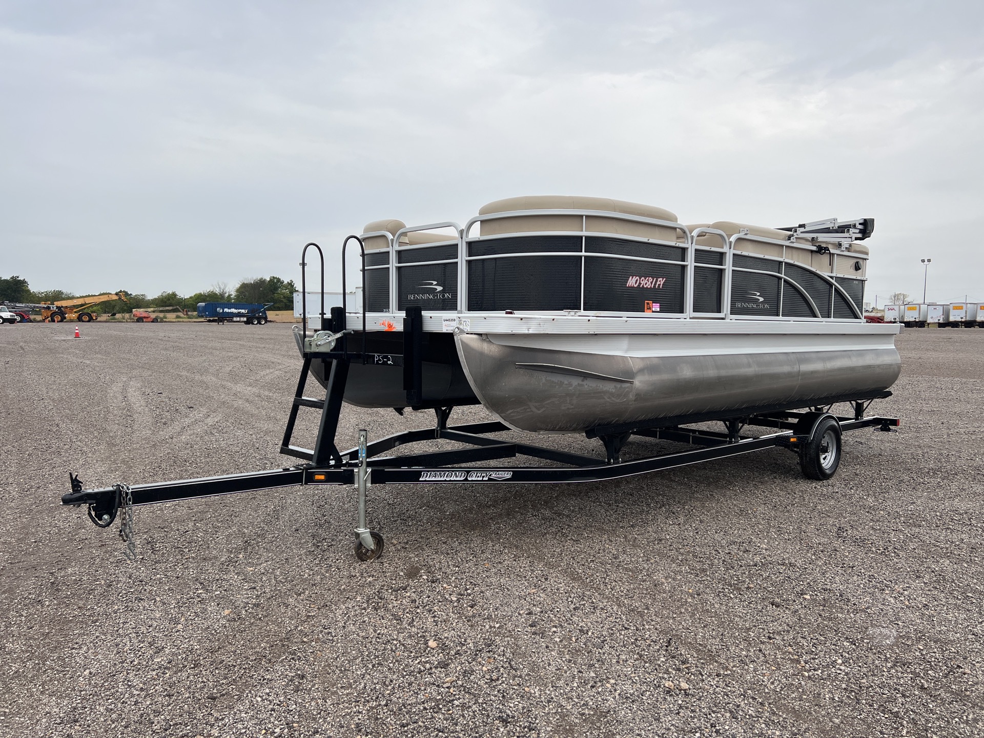 2013 Bennington 20SLX Pontoon Boat w/ 2013 Diamond City S/A Trailer