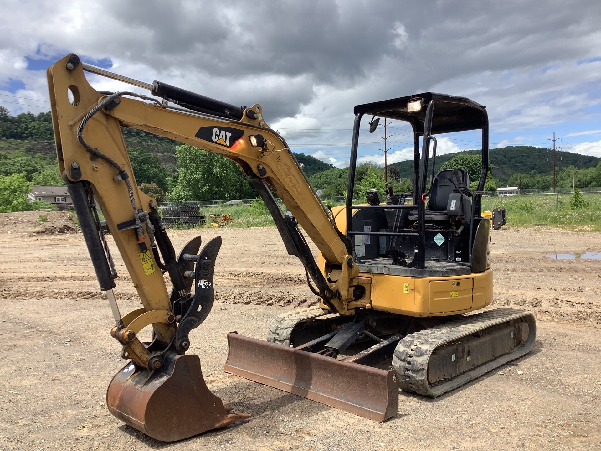 2014 Cat 303.5 E CR Mini Excavator