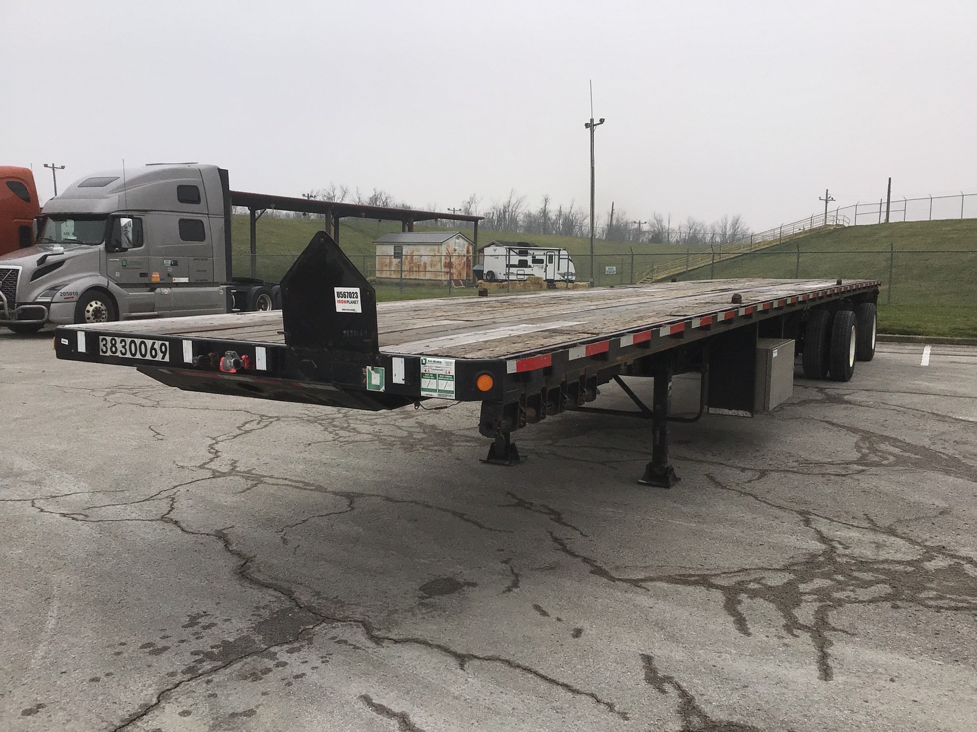 2001 Lufkin T/A Flatbed Trailer