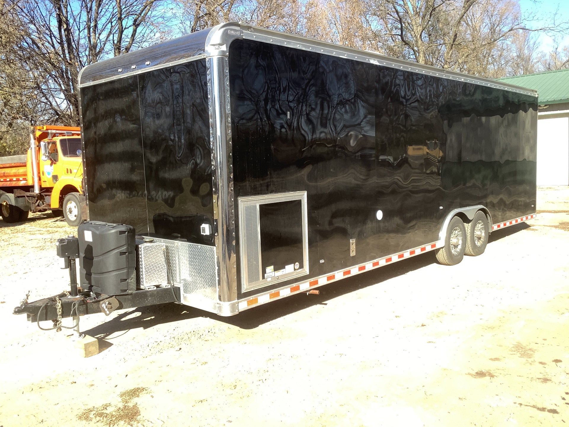 2015 Haulmark EPG85X28WT4 28 ft T/A Enclosed Trailer