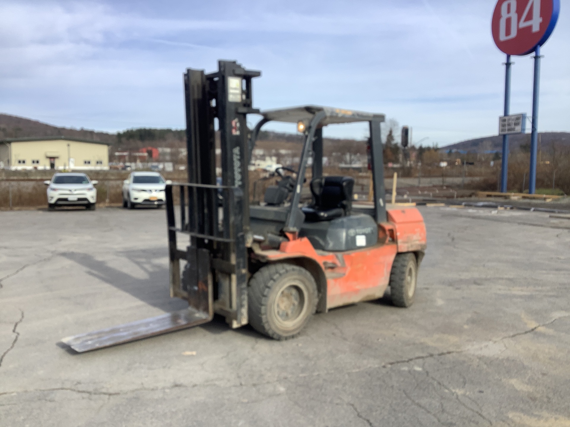 2004 Toyota 7FDU35 8000 lb Pneumatic Tire Forklift