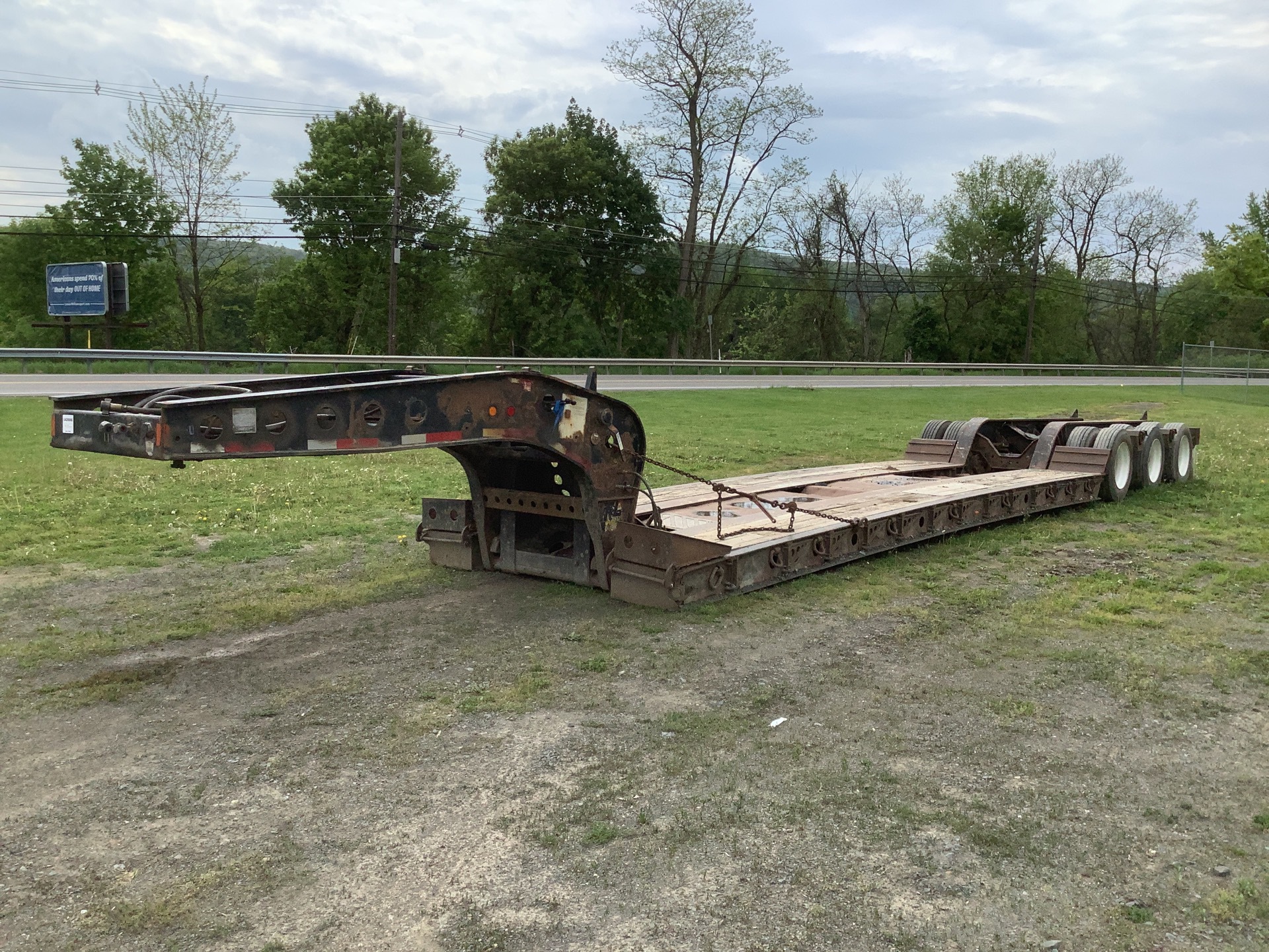 2007 Fontaine TL55FLD Tri/A Removable Gooseneck Lowboy Trailer