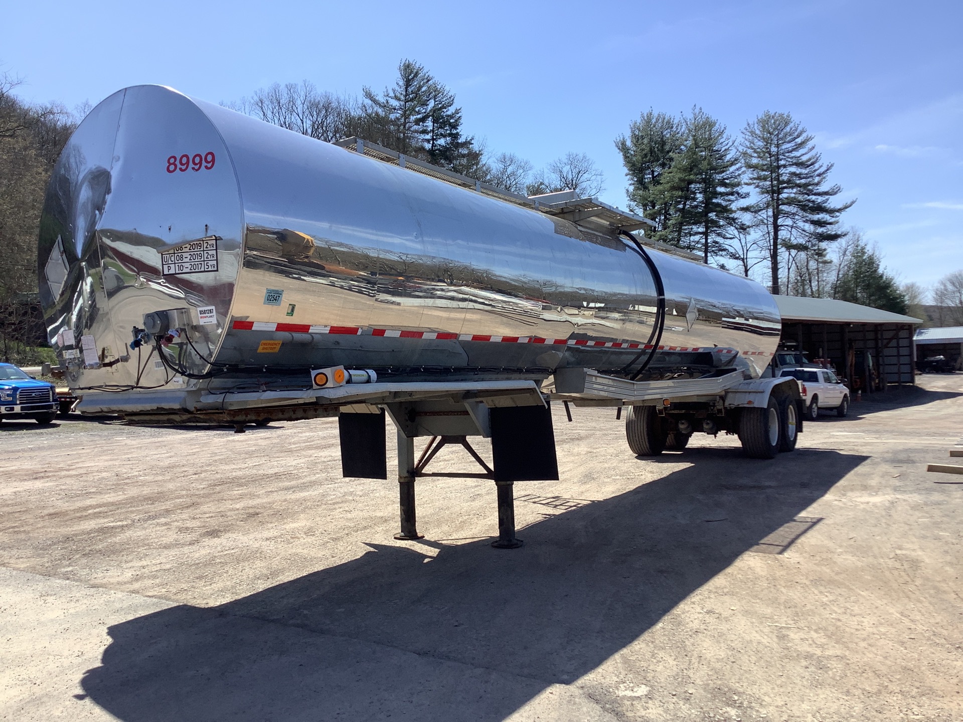 1989 Stainless Tank & Equipment 7000 gal Tanker Trailer