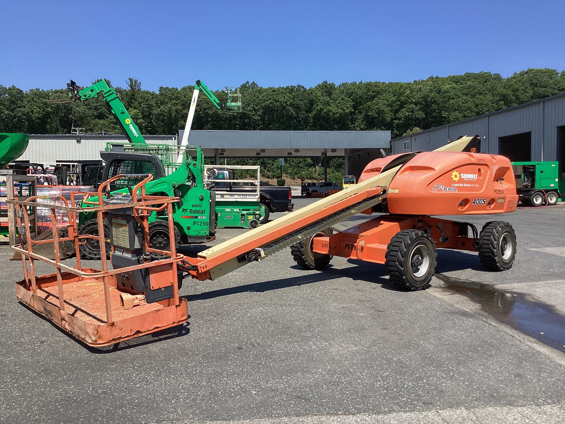 2014 JLG 400S 4WD Dual Fuel Telescopic Boom Lift