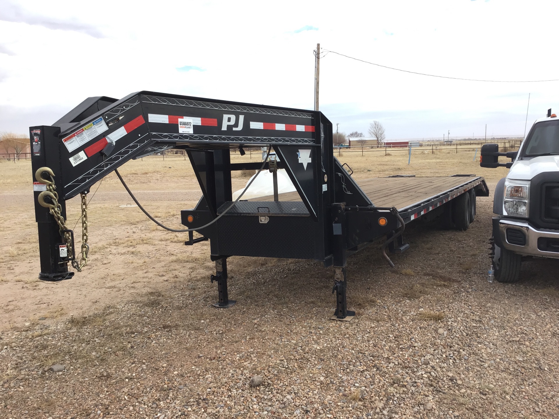 2017 FD322 31 ft T/A Gooseneck Equipment Trailer