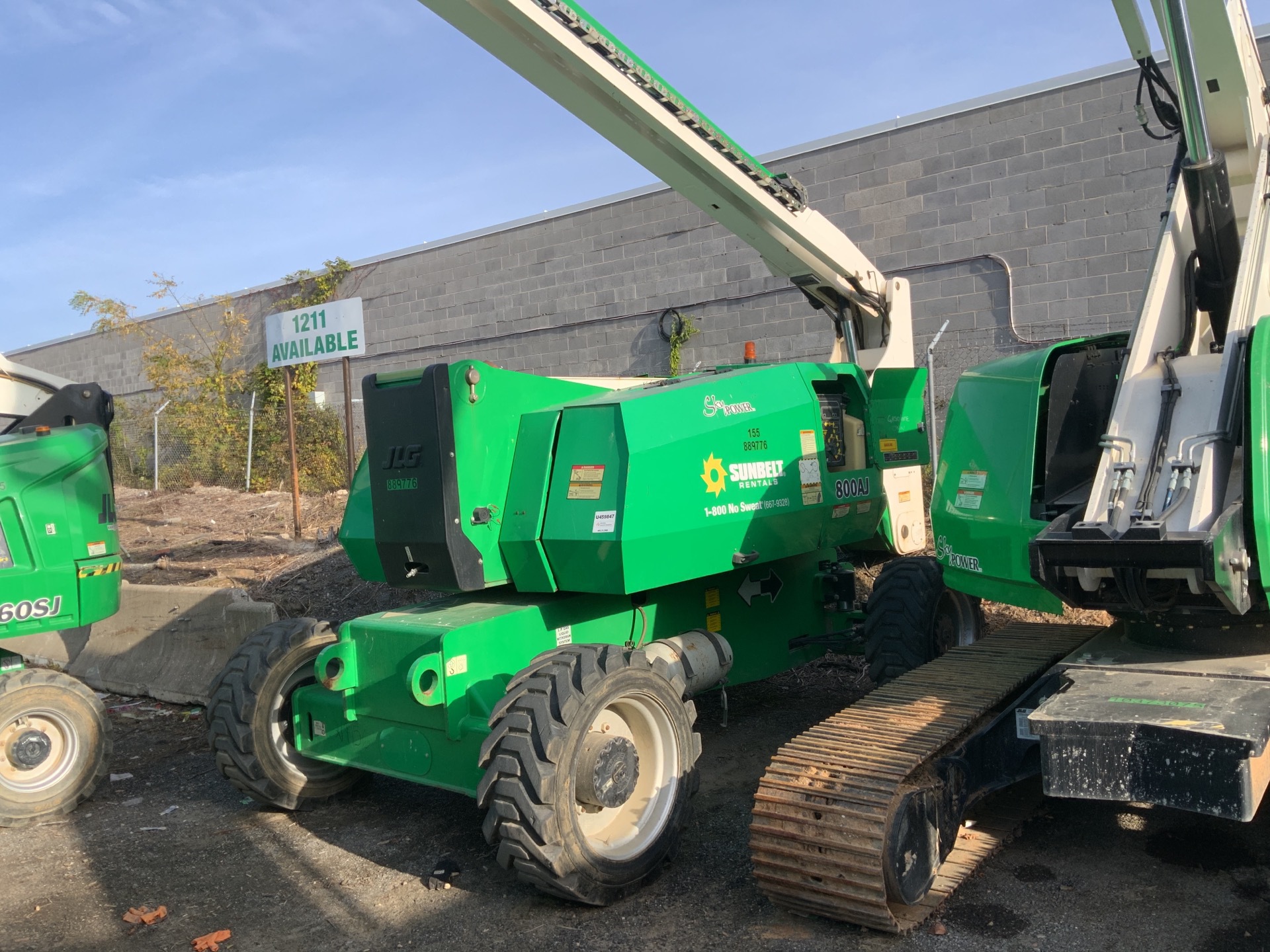 2016 JLG 800AJ 4WD Dual Fuel Articulating Boom Lift