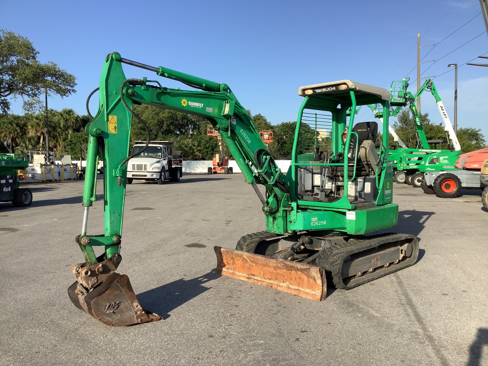 2014 Takeuchi TB138FR Mini Excavator