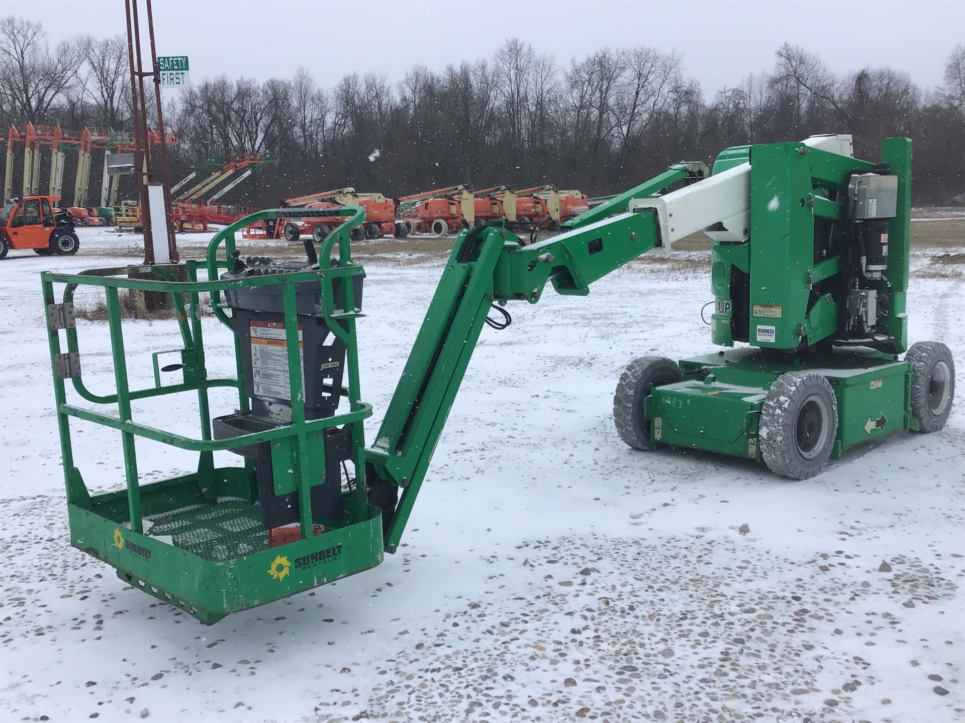 2011 JLG E300AJP Electric Articulating Boom Lift