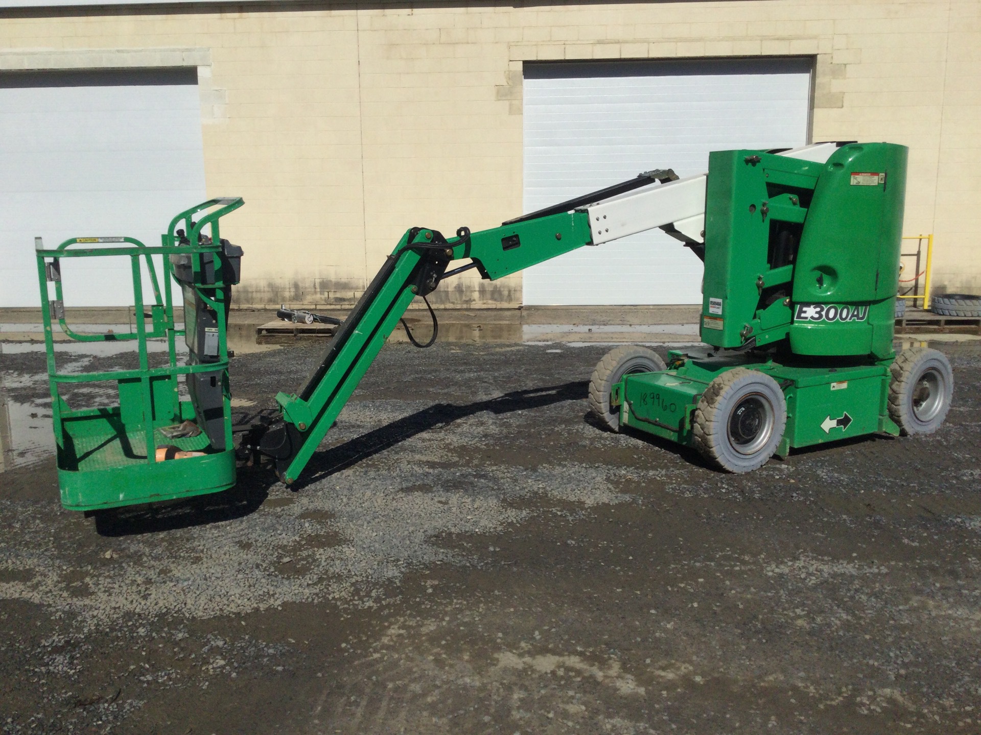 2014 JLG E300AJ Electric Articulating Boom Lift