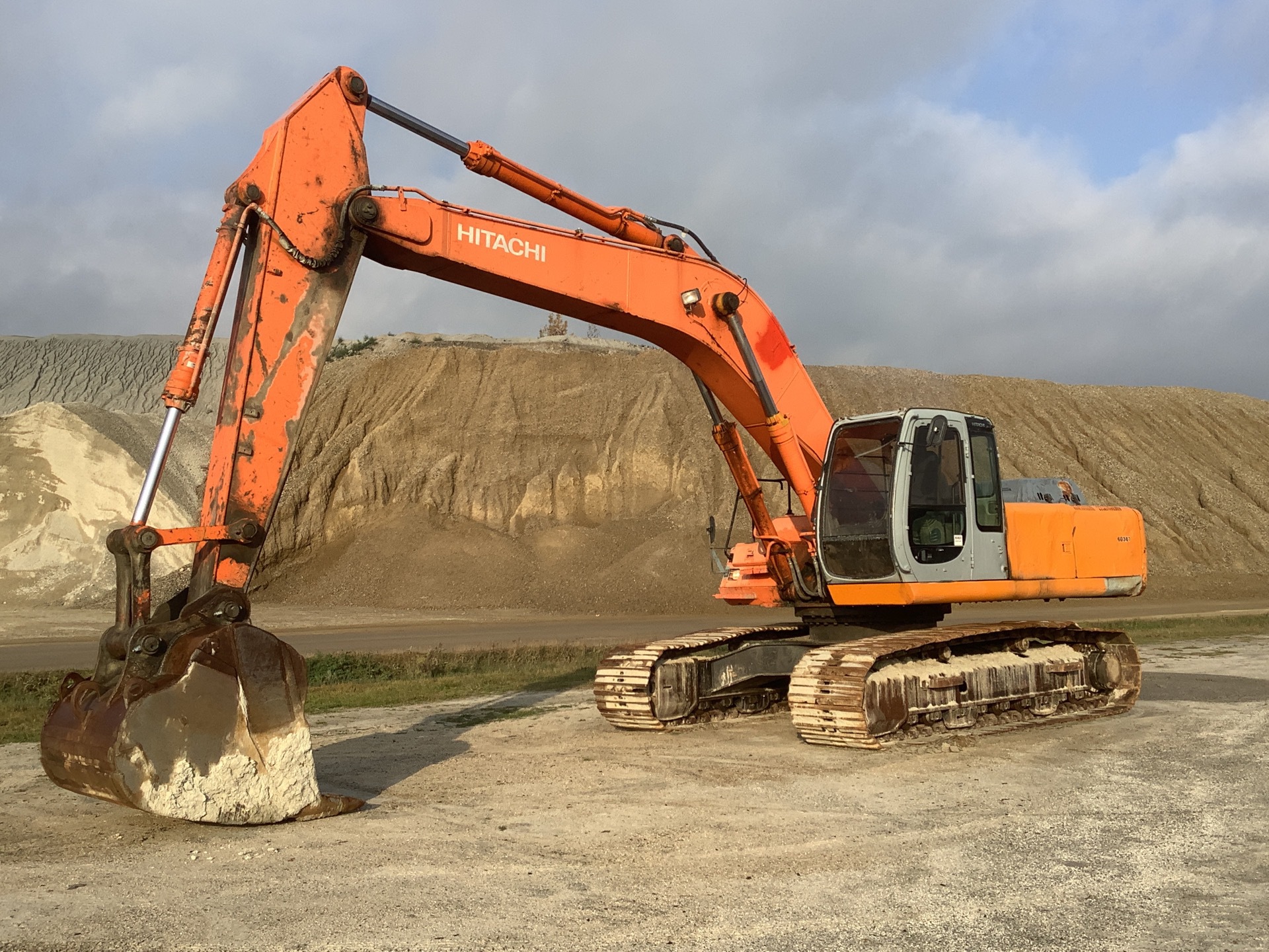 1999 Hitachi EX330LC-5 Track Excavator