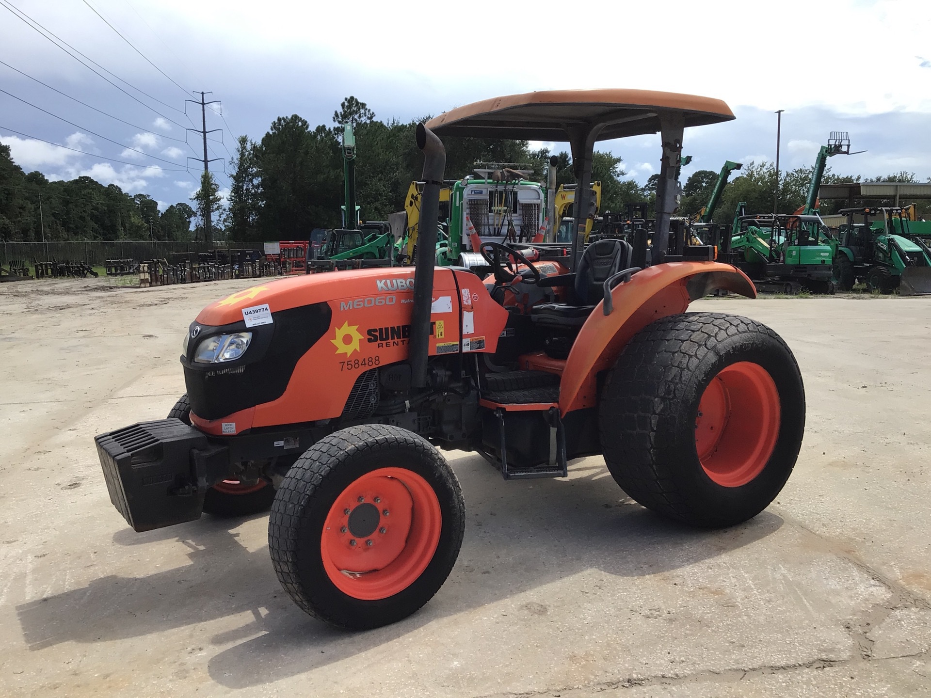 2015 Kubota M6060 4WD Tractor