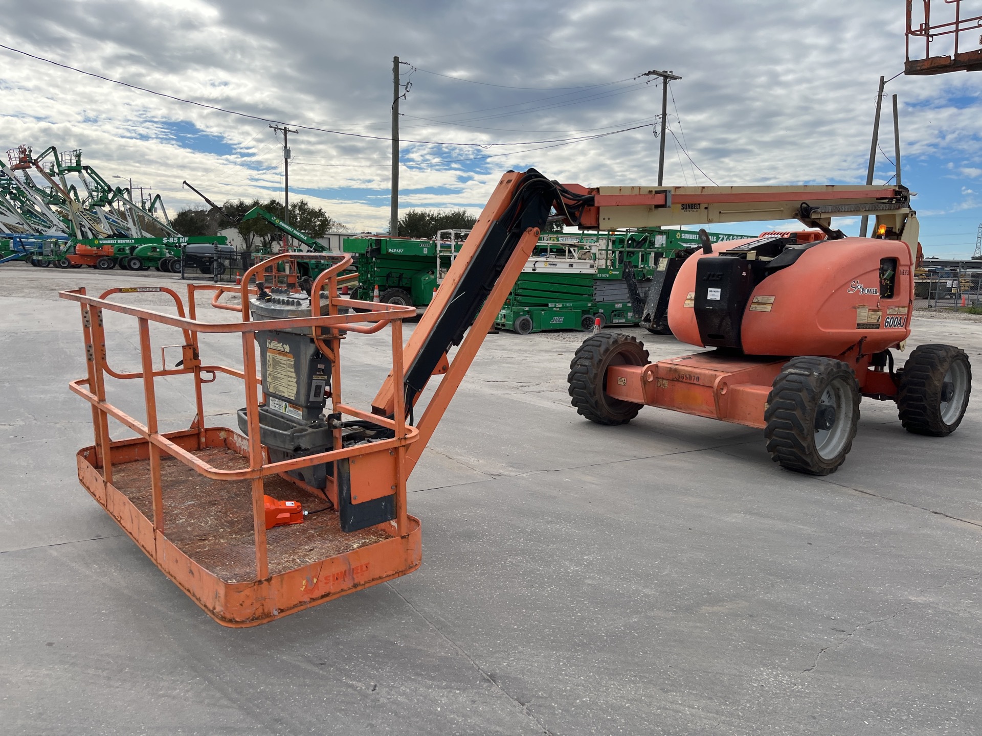 2013 JLG 600AJ 4WD Diesel Articulating Boom Lift