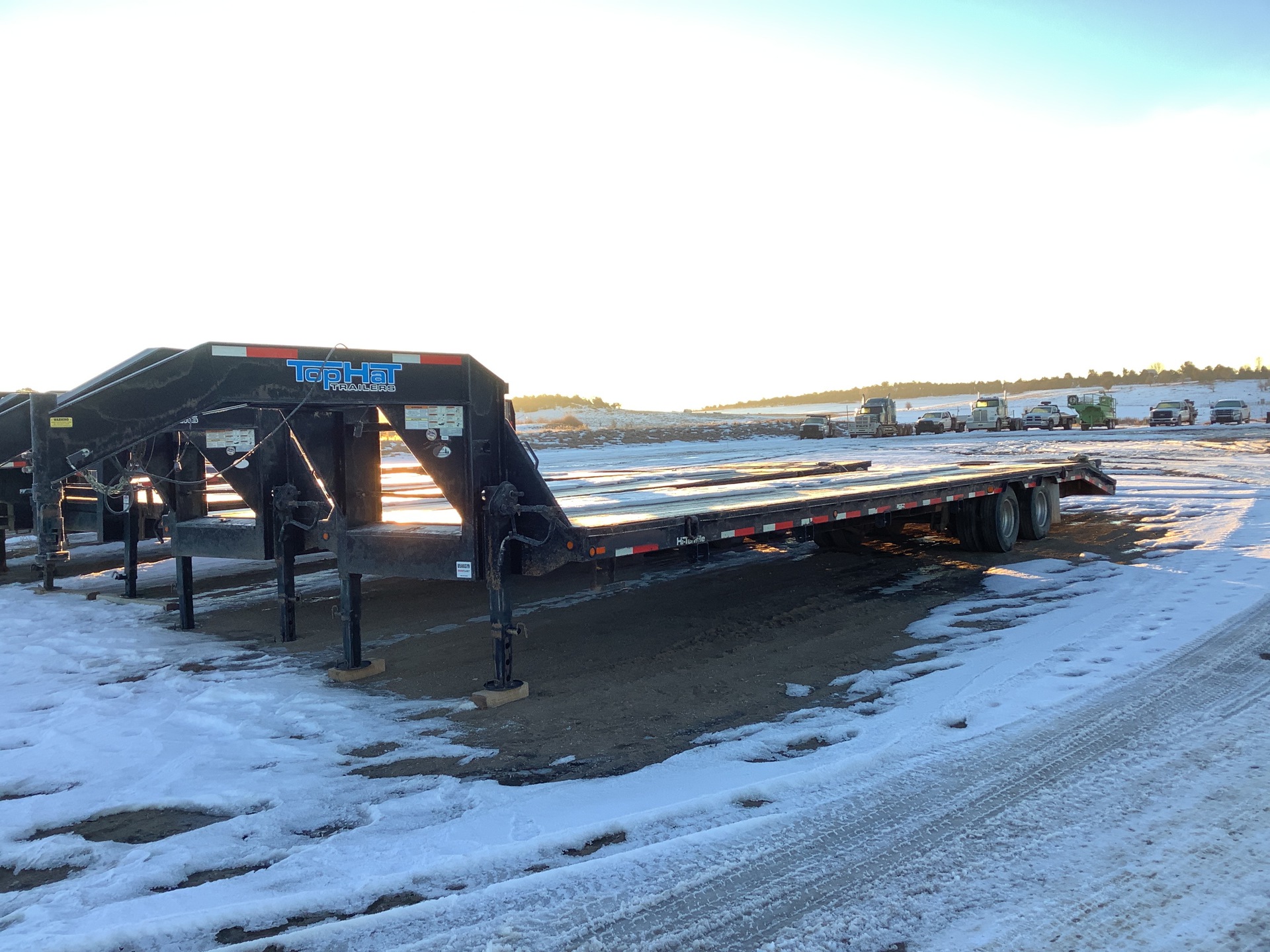 2016 Top Hat Gooseneck Flatbed Trailer