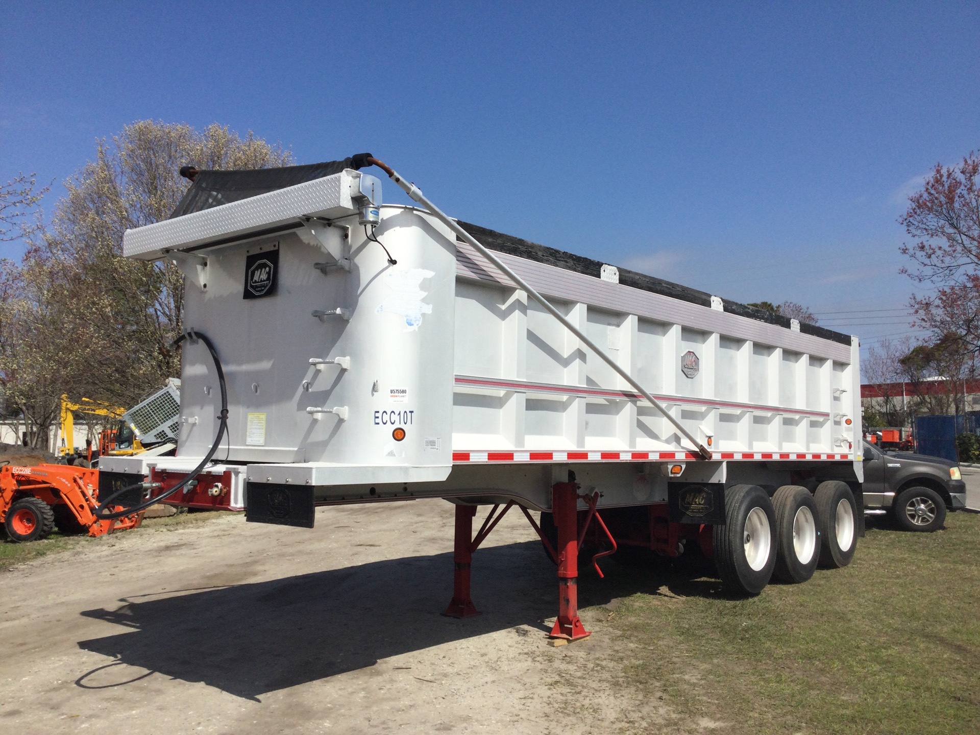 2004 MAC 28 ft Tri/A Aluminum End Dump Trailer